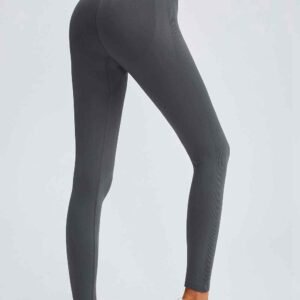 Quần short yoga vàng lấp lánh cho sự thoải mái năng động