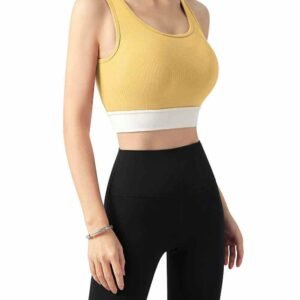 Áo khoác thể thao màu xám kết hợp với quần jeans Ruxi
