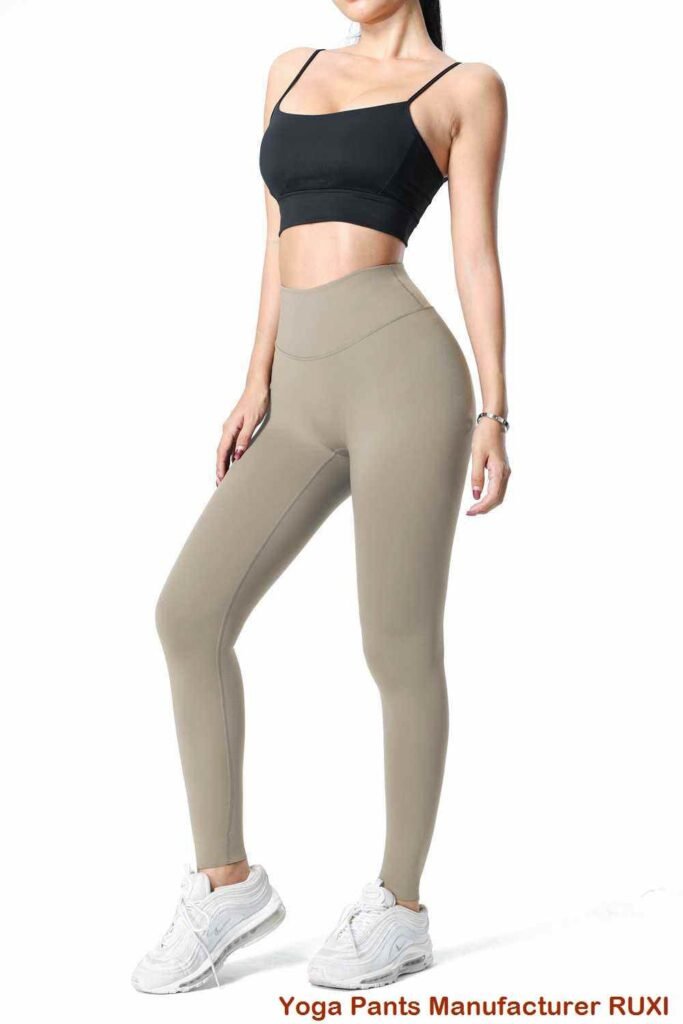 Quần tập yoga Capri thoải mái cho nữ khi mặc đồ thể thao