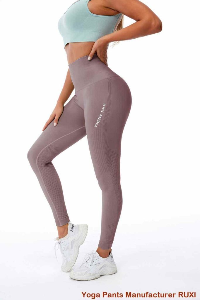 Quần legging tập yoga đen trắng cho mọi cấp độ thể lực